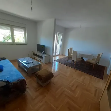 Dimaco Apartman *